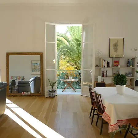 Pensjonat Maison D'hotes Emma Tiranty *