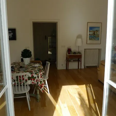 Maison D'hotes Emma Tiranty Pensjonat