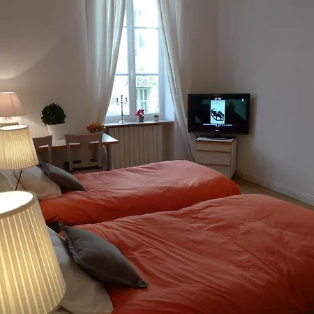 Maison D'hotes Emma Tiranty Pensjonat
