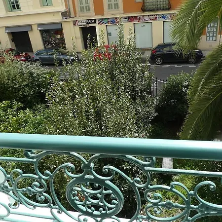 Guest house Maison D'hotes Emma Tiranty