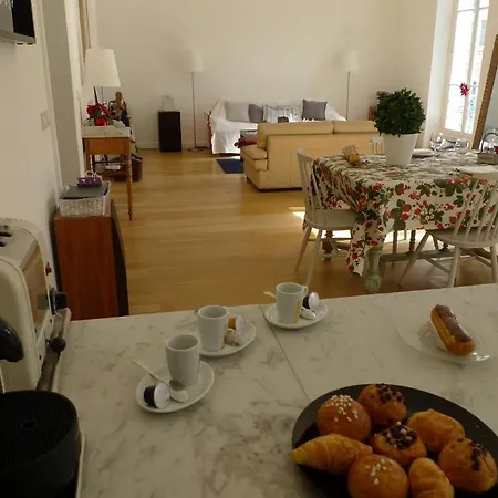 Maison D'hotes Emma Tiranty Guest house *